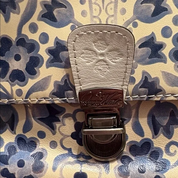 Patricia Nash Lanza Italian Folklore
White Blue Leather Crossbody Bag-NWOT - Picture 3 of 16